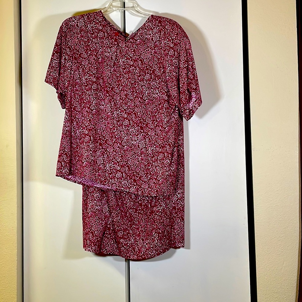 This cool 2-piece skirt/top is versatile and can easily be worn for day or night